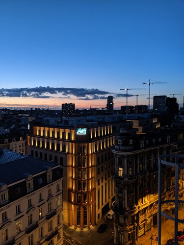 Das Bild zeigt den Blick über Brüssel bei Sonnenuntergang.