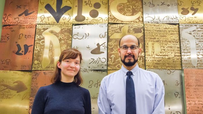 Auf dem Foto sind Dorothea Schmidt und Dr. Hatem Elliesie zu sehen.