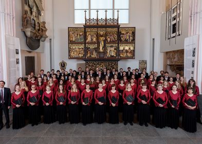 Leipziger Universitätschor und David Timm vor dem Paulineraltar