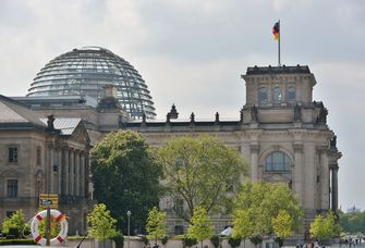 Viele Ostdeutsche können sich mit der Demokratie als Idee identifizieren, sind aber unzufrieden mit ihrem Alltagserleben in der Demokratie.