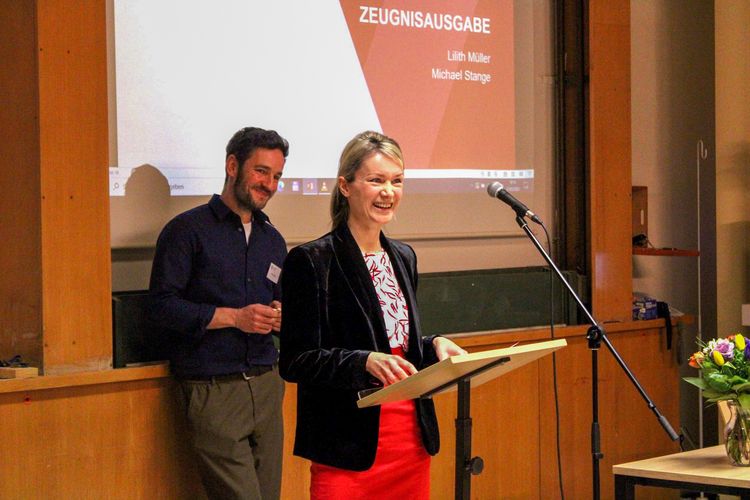 Lilith Müller und Michael Stange am Rednerpult