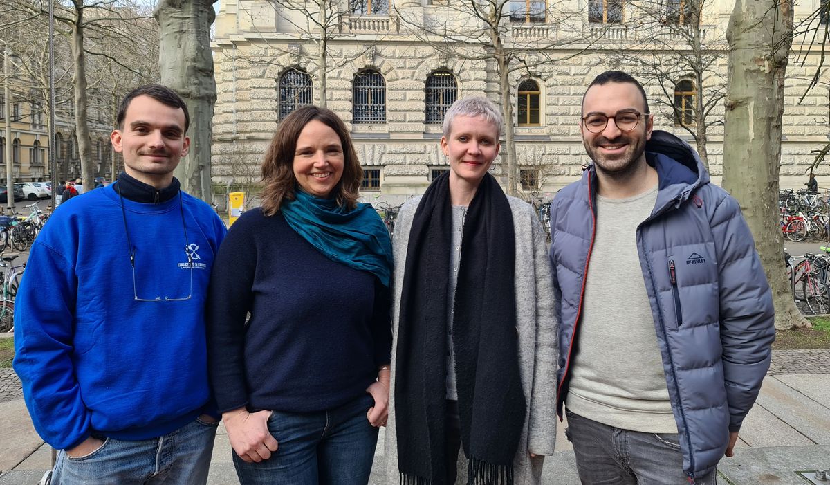 zur Vergrößerungsansicht des Bildes: Das Bild zeigt das Projektteam mit Nicolas Rother, Katrin Hahn-Laudenberg, Nina Simon und Korcan Yeşil.