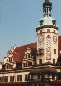 Altes Rathaus Leipzig: Die dekorativen roten Architekturelemente des Renaissancebaues sind aus Rochlitzer Porphyrtuff.Foto: G. Schied