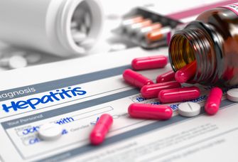 Menschen mit chronischer Hepatitis B müssen bisher meist lebenslang Medikamente einnehmen.