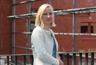 Auf dem Bild ist Annelie Steinbach zu sehen.