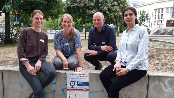 v.l.n.r.: Prof. Ruth Stassart und Dr. Antje Garten (beide (SFB 1052), Dr. Geert Castryck (SFB 1199) und Prof. Irene Coin (SFB 1423). Foto: Anne Grimm