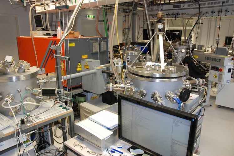 Labor zur Laser-Plasmaabscheidung von Prof. Lorenz und Prof. Grundmann