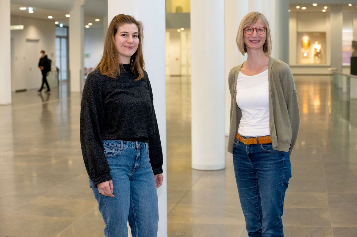 zur Vergrößerungsansicht des Bildes: Porträt von Patricia Thomas und Dr. Uta Karstein