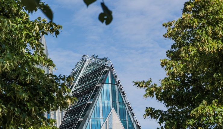 Frontansicht der Universität Leipzig, man sieht das Paulinum