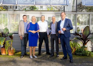 Treffen des Leipzig Science Network: Rektorin Prof. Dr. Eva Inés Obergfell und Leipzigs Oberbürgermeister Burkhard (rechts) unterstrichen die Bedeutung der Beteiligung der Universität an der Exzellenzstrategie für die Stadt Leipzig. Die Sprecher der Auf dem Foto zu sehen sind von links nach recht: Professor Johannes Quaas, Rektorin Eva Inés Obergfell, Professor Matthias Middell, Professor Michael Stumvoll und Leipzigs Oberbürgermeister Burkhard Jung. Foto: Swen Reichhold