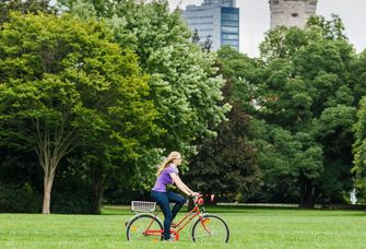 Fahrradfahren im Park