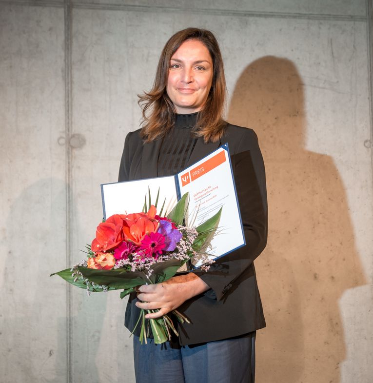 Dr. Susanne Röhr vom ISAP-Institut der Medizinischen Fakultät nach der Preisverleihung im CityCube Berlin.