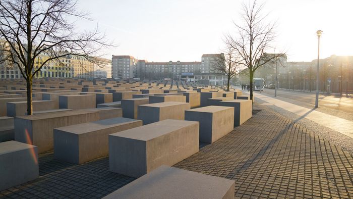 Zu sehen ist das Das Holocaust-Denkmal in Berlin.