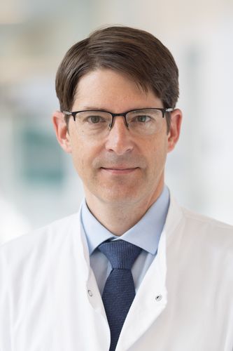 Prof. Dr. Daniel Seehofer.