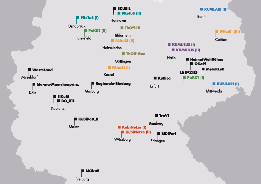 Deutschlandkarte mit Fähnchen in den jeweiligen Projektstädten