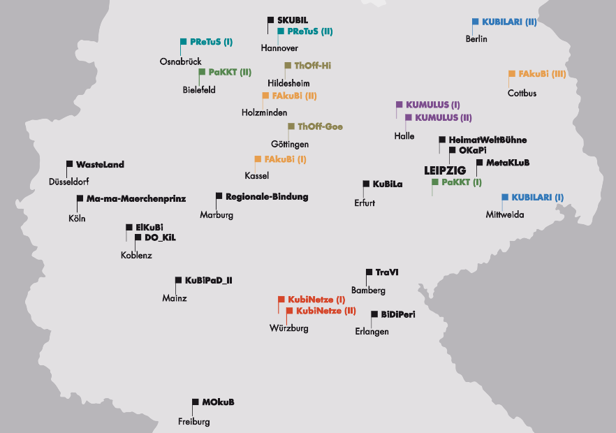Die Projekte der Förderrichtlinie zur kulturellen Bildung in ländlichen Räumen, Grafik: Thomas Häse Deutschlandkarte mit Fähnchen in den jeweiligen Projektstädten