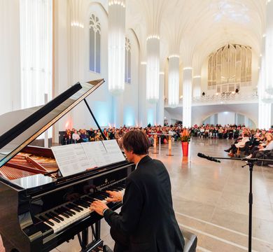 Dies academicus 2023: Weihnachtsliedersingen im Paulinum Blick ins Paulinum beim Weihnachtsliedersingen mit Prof. David Timm.