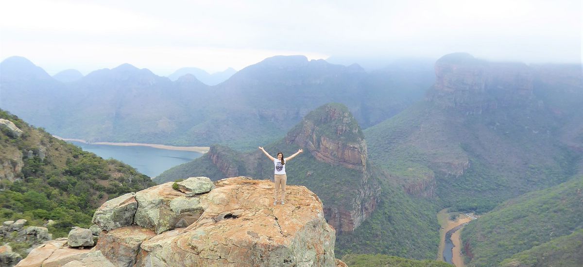 Hier sieht man die Studierende auf dem Blyde River Canyon, welcher sich nordöstlich von Johannesburg befindet.