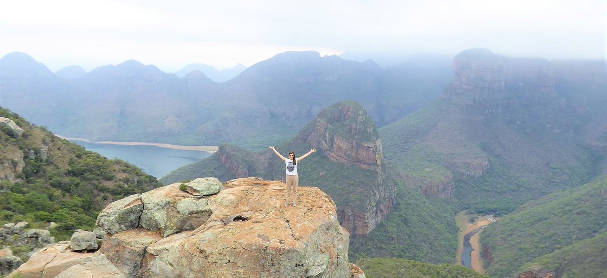 Hier sieht man die Studierende auf dem Blyde River Canyon, welcher sich nordöstlich von Johannesburg befindet.