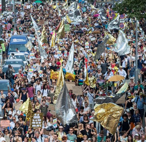"Die Vielen" veranstalteten im Mai 2018 eine "glänzende Demonstration" in Berlin.