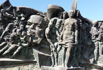 Bronzerelief "Aufbruch" mit Karl Marx