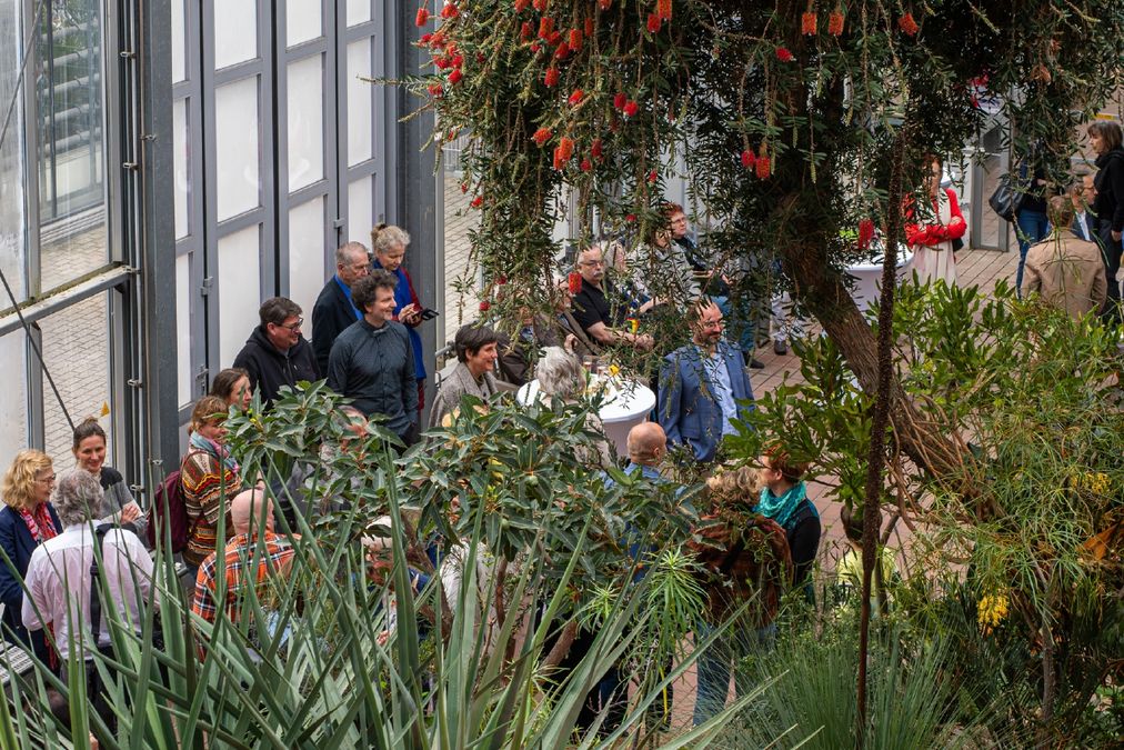 zur Vergrößerungsansicht des Bildes: Feier im Mediterranhaus