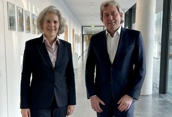 Rektorin Prof. Dr. Eva Inés Obergfell und der künftige Kanzler Dr. Jörg Wadzack. 