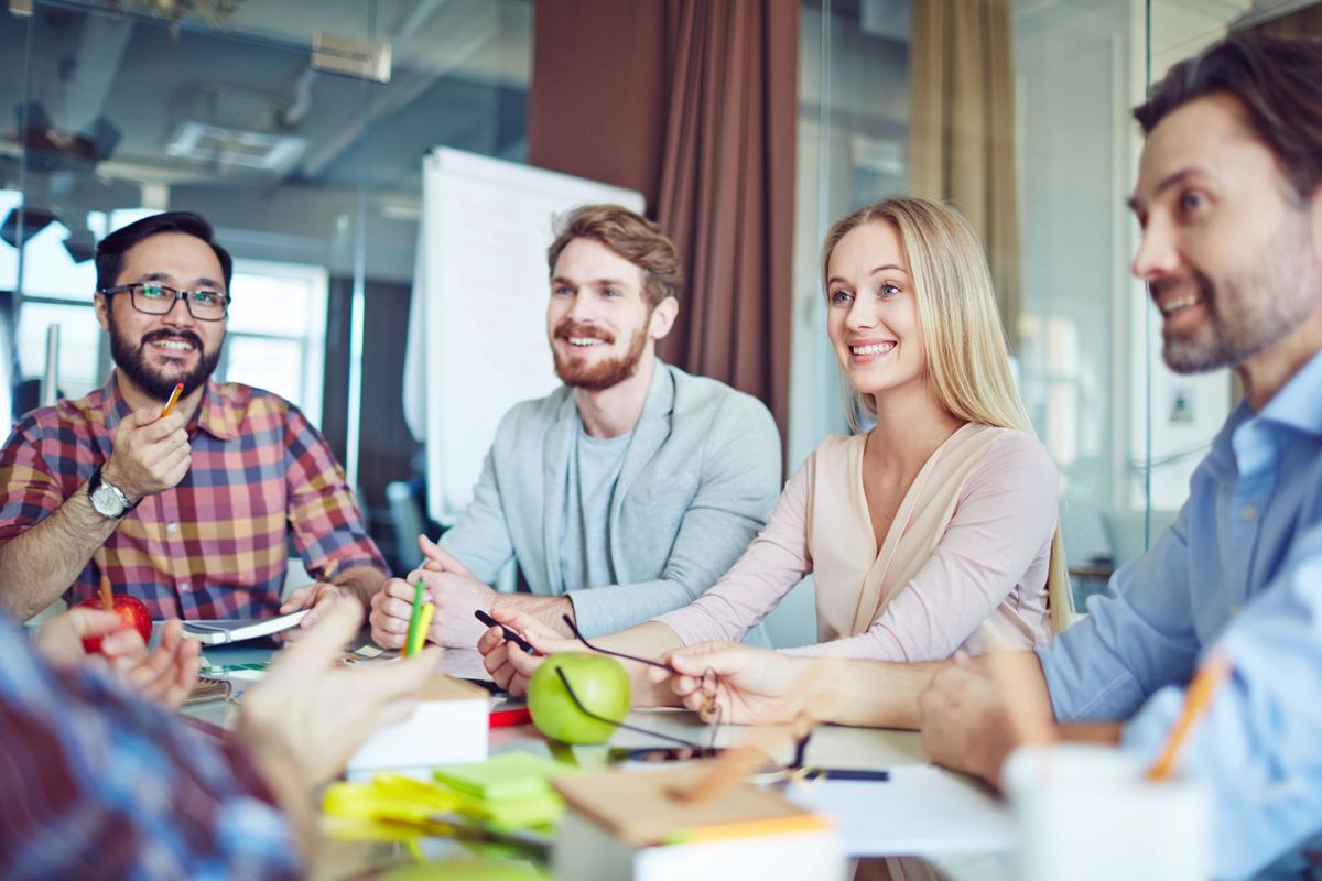 zur Vergrößerungsansicht des Bildes: Studenten im Gespräch, Foto: Colourbox