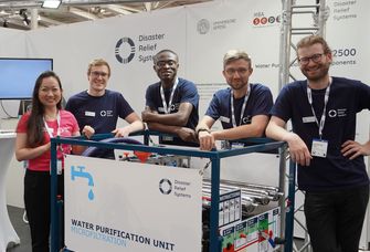 Team Disaster Relief Systems an der Wasseraufbereitungsanlage 