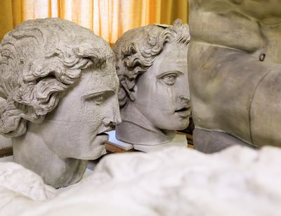 Foto: Büsten der Köpfe der Zwillingsbrüder Kastor und Polydeukes im Antikenmuseum