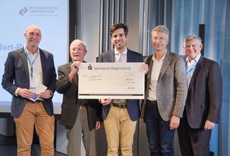 (v.l.n.r.) Prof. Dr. Florian Lordick, Stiftungsvertreter Peter Hunger, PD Dr. Maximilian Merz, Prof. Dr. Uwe Platzbecker, Prof. Dr. Andreas Hochhaus