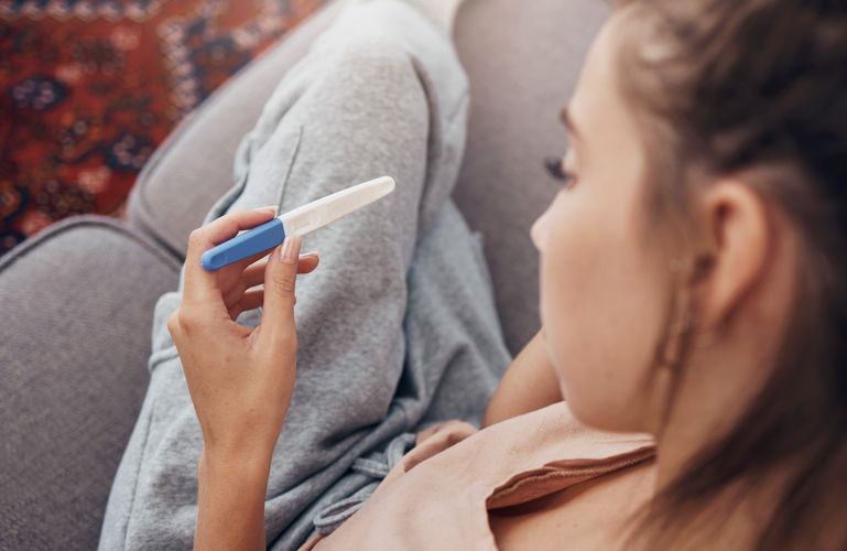 Ein unerfüllter Kinderwunsch ist für viele Betroffene eine schmerzvolle Erfahrung. Foto: Colourbox