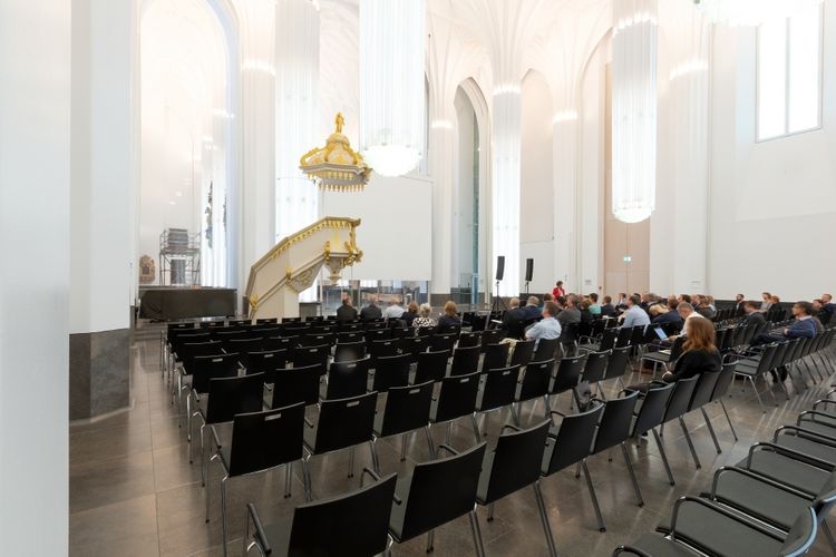 Der Senat tagte gestern zunächst im Paulinum - Aula und Universitätskirche St. Pauli. Die Senatsmitglieder konnten dort das Kanzel-Modell in Augenschein nehmen.