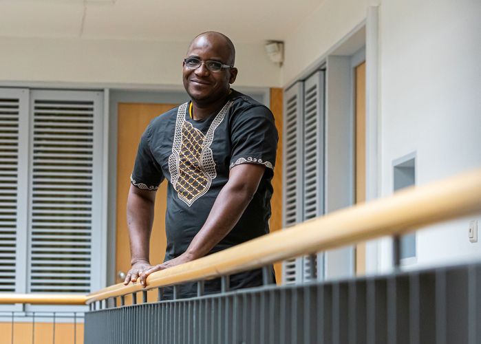 The photo shows African visiting scholar Chaibou Landi. 