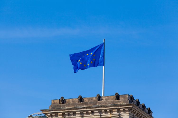 Europaflagge auf dem Reichstagsgebäude.