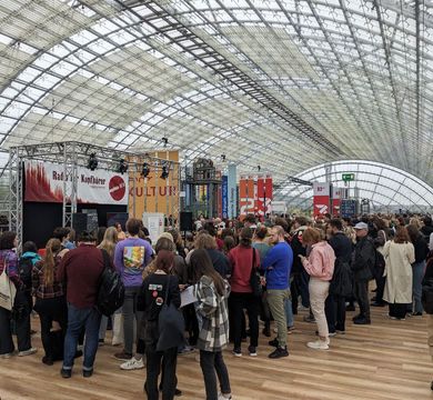 Die mephisto-Bühne auf der Leipziger Buchmesse 2023 (Foto: Eduard Bär).