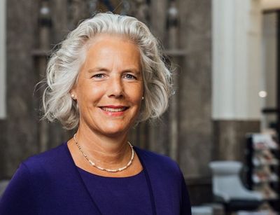 Porträtfoto von Rektorin Prof. Dr. Eva Inés Obergfell