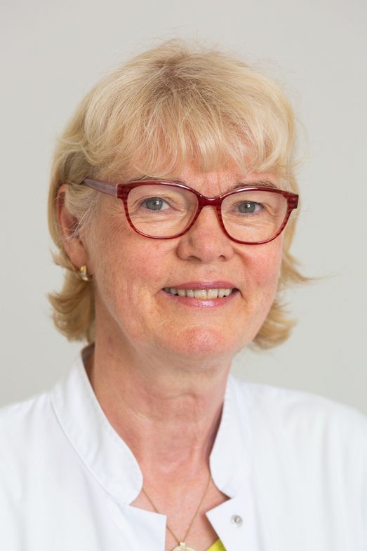 Oberärztin Dr. Elvira Edel ist Leiterin der Herstellung am Institut für Transfusionsmedizin am UKL.
