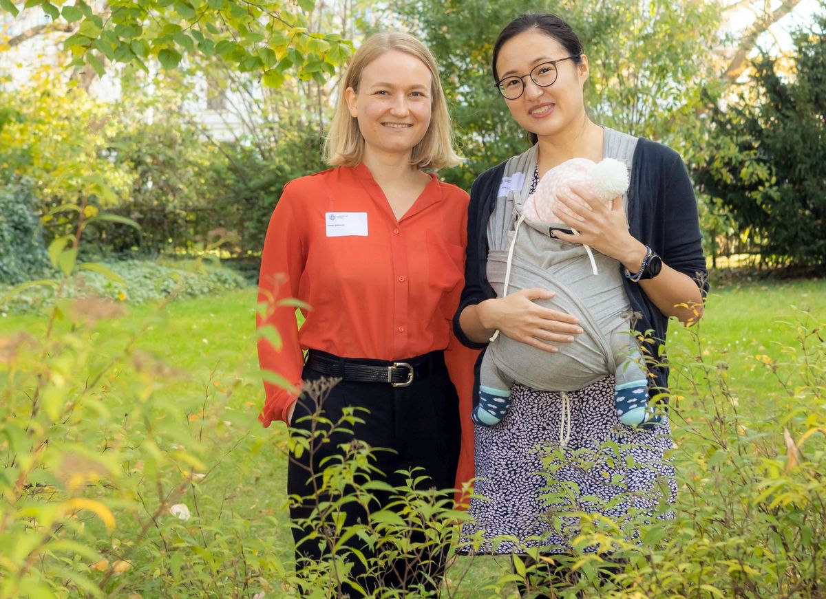 zur Vergrößerungsansicht des Bildes: Portrait von Isabel Gebhardt und Dr. Julia Rohrer