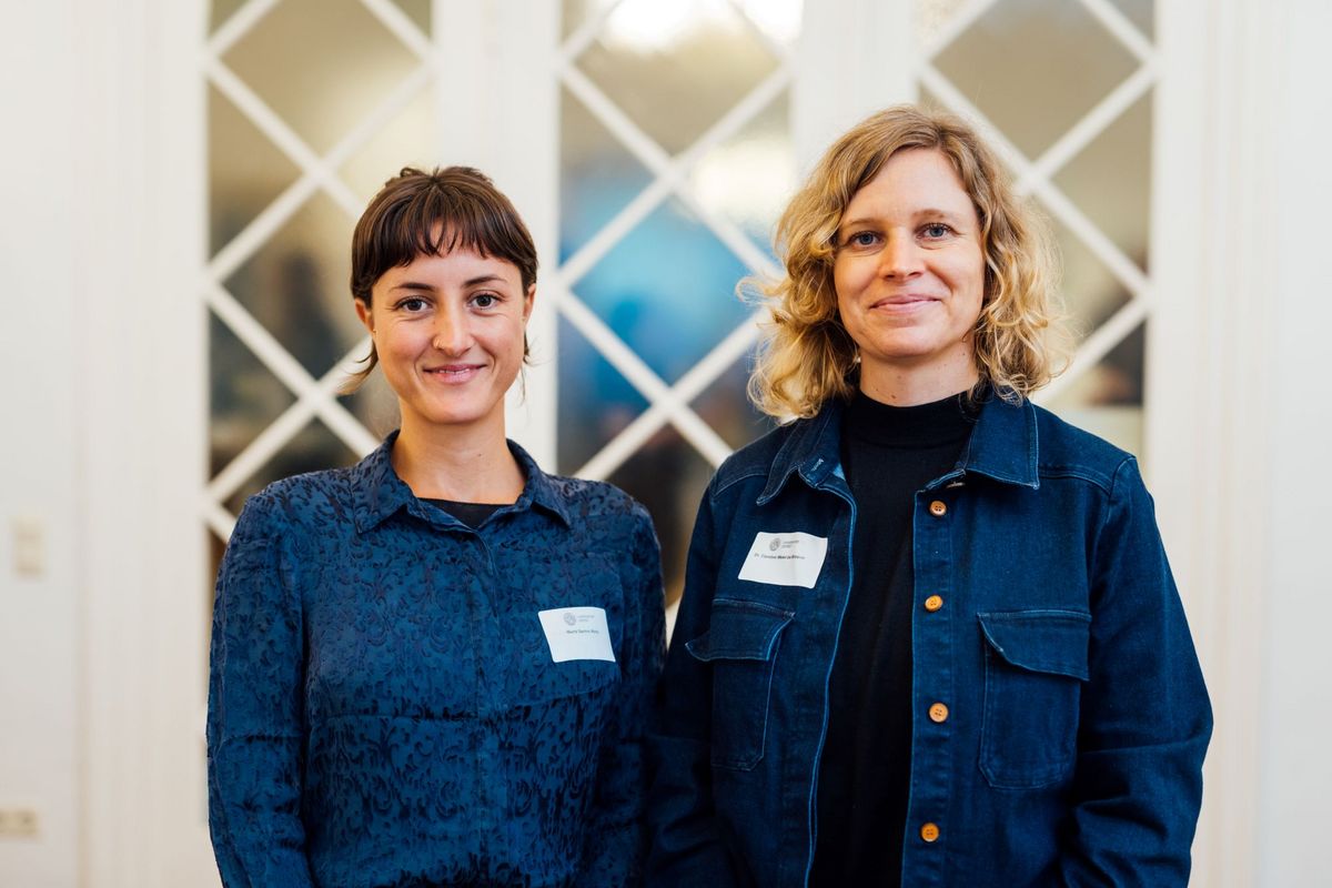 enlarge the image: Portrait of Marta Santos Mariz (left) & Dr. Caroline Meier zu Biesen (right) at the Pre-Doc Award Kickoff Event 2023/24, Photo: Christian Hüller