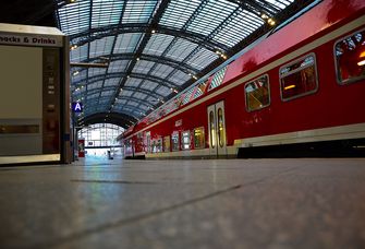 Regionalzug im Leipziger Hauptbahnhof. 