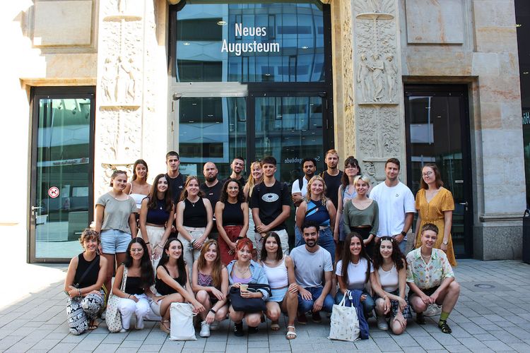 The participants of the 14th Granada/Leipzig Summer School in front of the Neues Augusteum of Leipzig University. 
