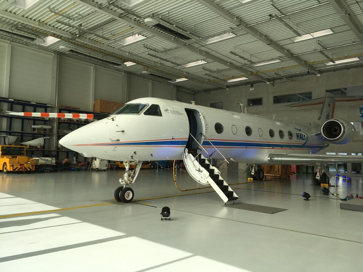 zur Vergrößerungsansicht des Bildes: Forschungsflugzeug HALO "High Altitude and Long Range Research Aircraft" des SPP 1294. Foto: Carsten Heckmann