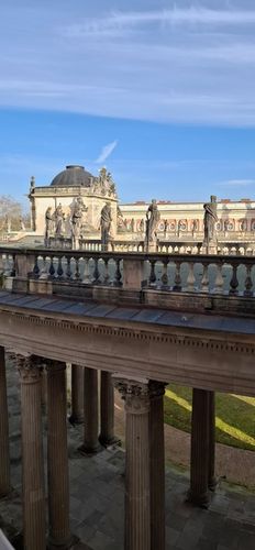 Blick aus dem Seminarraum auf die geschichtsträchtigen Gemäuer der Universität Potsdam