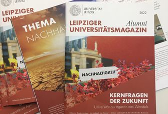 Zu sehen ist das Cover des Alumni-Magazins