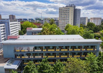 Die Fakultät für Chemie in der Johannisallee. Foto: Christian Hüller/Universität Leipzig Zu sehen ist eine Luftaufnahme von einem Gebäude der Fakultät für Chemie.