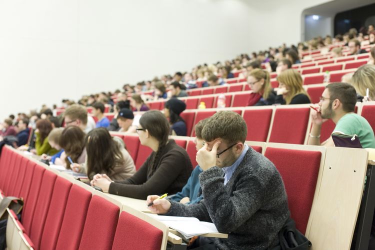 So oder so ähnlich soll es ab dem Wintersemester 2021/2022 an der Universität Leipzig wieder aussehen. Allerdings wird nicht jeder Sitzplatz besetzt sein.