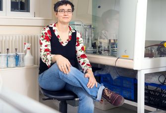 Auf dem Bild ist Prof. Dr. Christine Beemelmanns zu sehen.