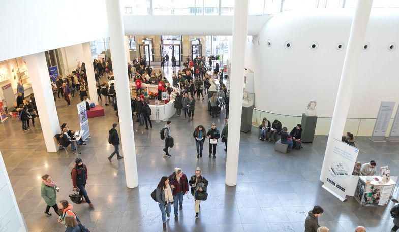 Tag der offenen Tür 2018: voller Campus am Augustusplatz.