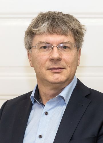 Professor Manfred Wendisch is spokesperson of CRC/Transregio 172, “Arctic Amplification (AC)³”.